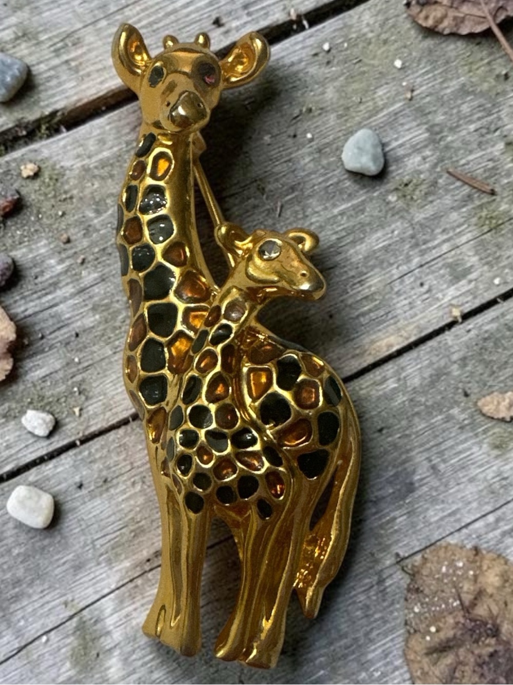 Gold Giraffe Mother & Calf Brooch - Elegant Women’s Jewelry